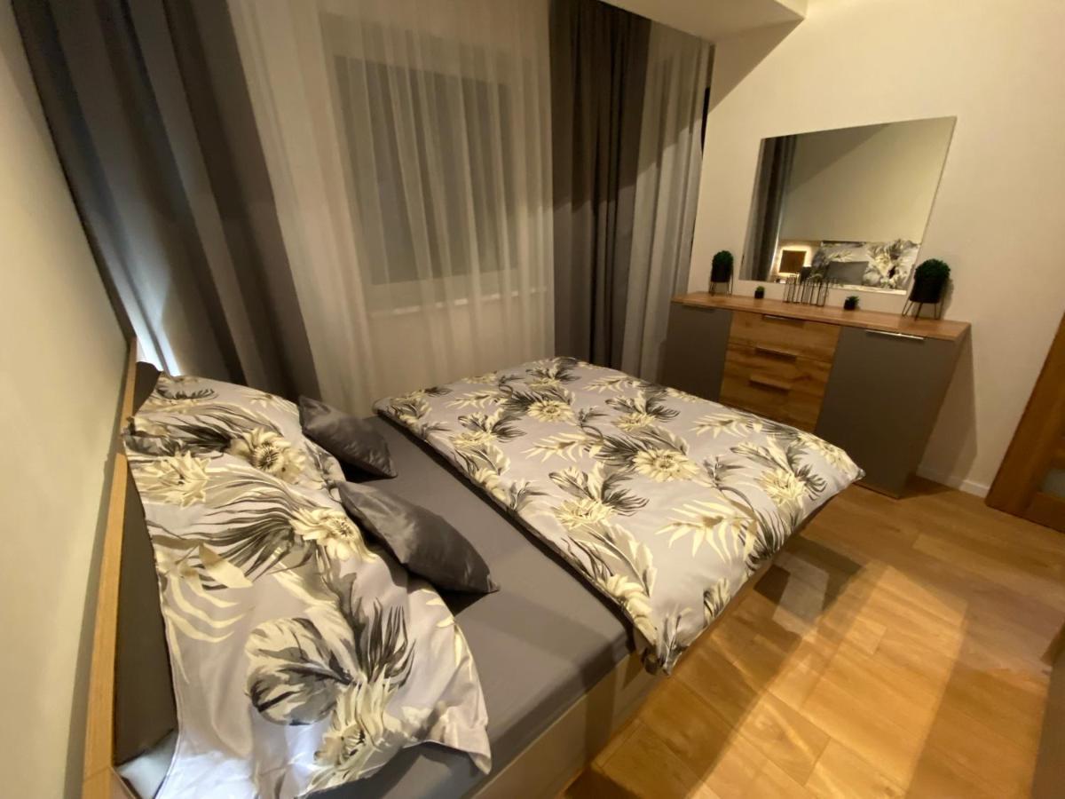 Apartment Mala Praha & Parking In The Garage 질리나 외부 사진