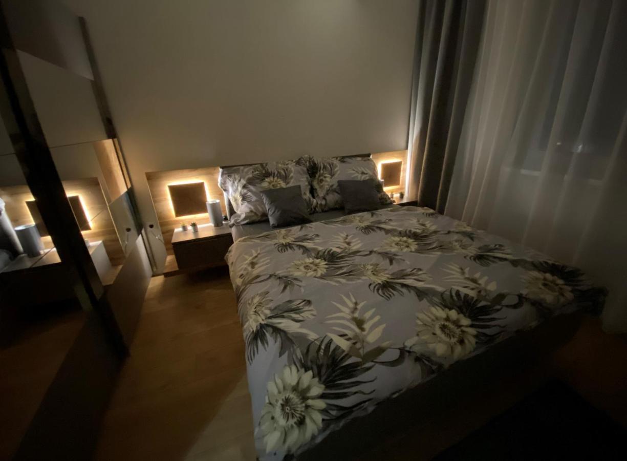 Apartment Mala Praha & Parking In The Garage 질리나 외부 사진